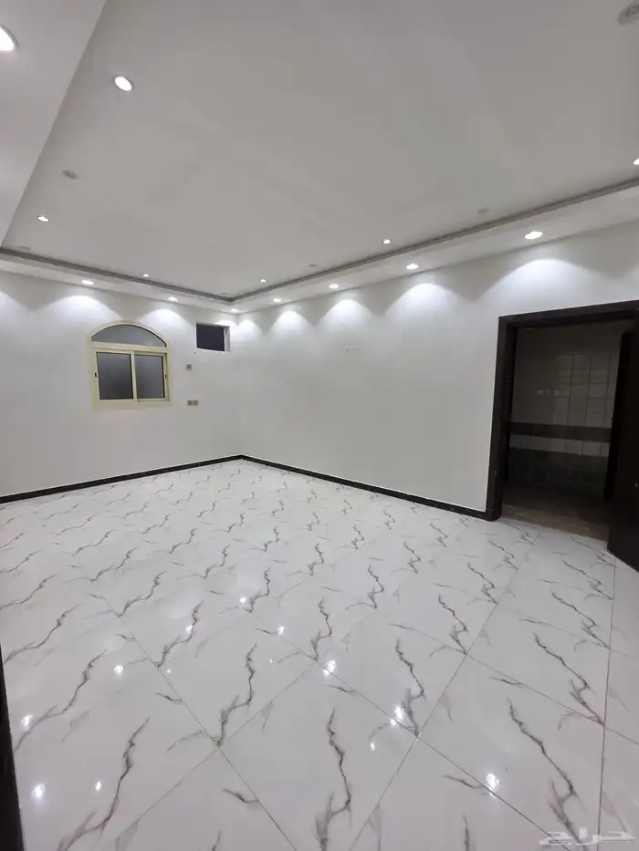 شقة دور اول بمخطط الموسى بخميس مشيط 5 غرف 12