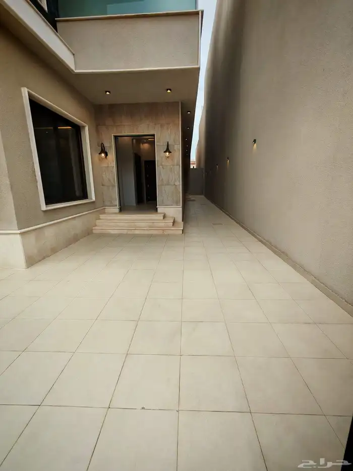 للبيع فيلا دورين وملحق مع حوش واسع vip وسط جميع الخدمات 1