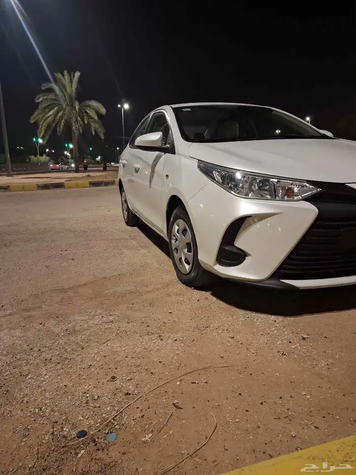 سيارة يارس للبيع السيارة نظيقه من الداخل والخارج استمارةوفحص 4