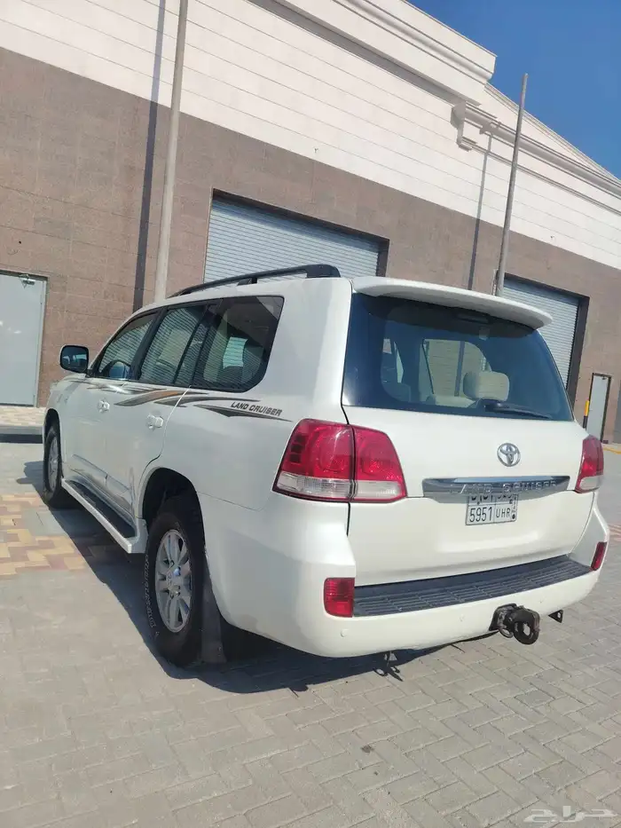 لندكروزر فل كامل 2011 5