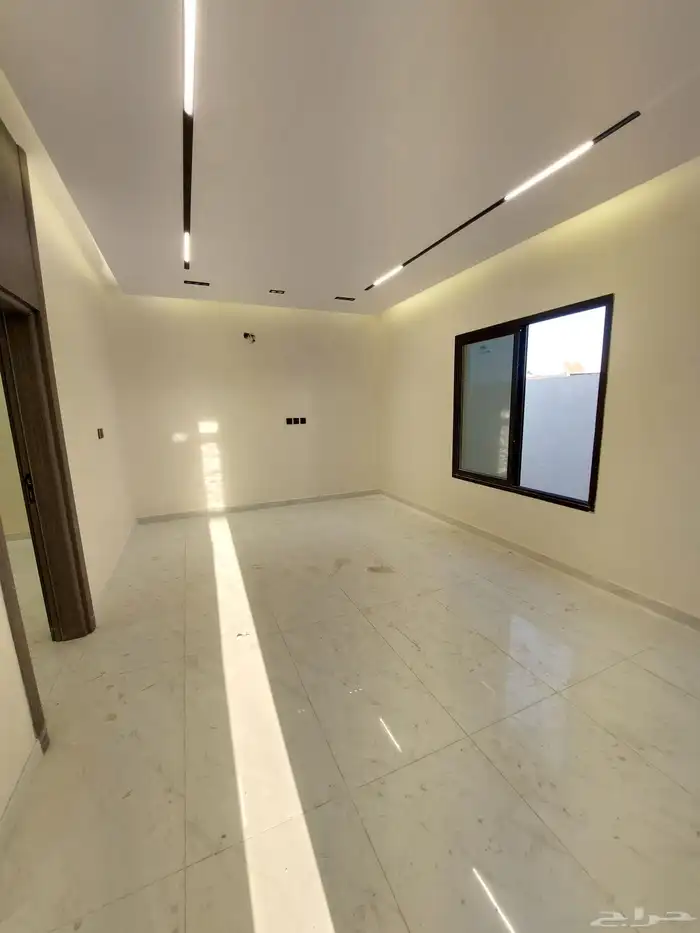 للبيع ملحق تمليك حي احد جديد 6 غرف وصالة ومطبخ و2سطح خاص 9