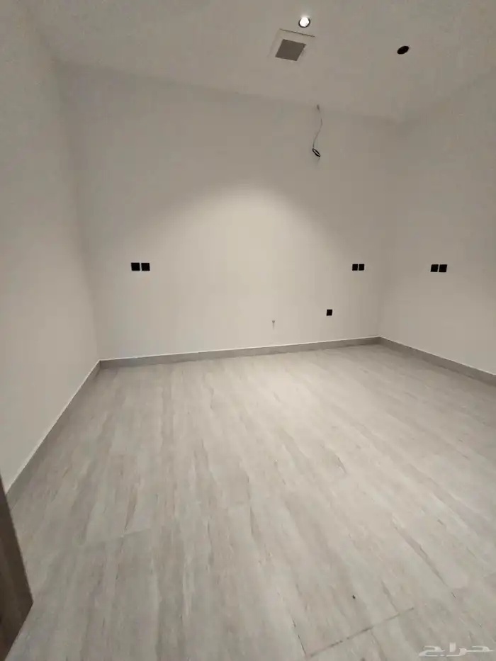 فلا دور علوي معا شقه للبيع حي زهره البديعه 900 الف 8