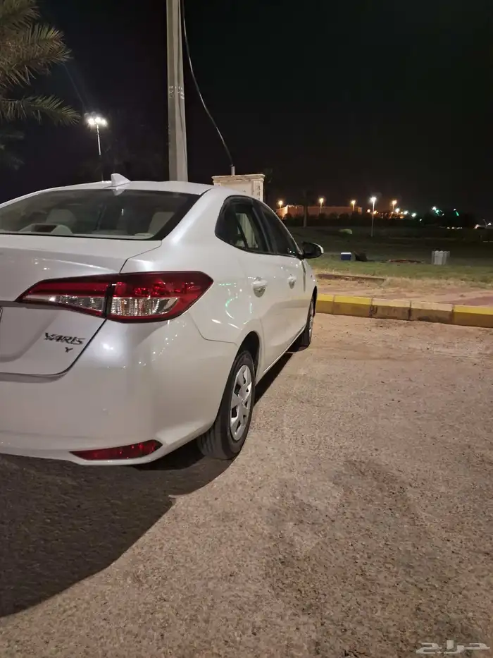 سيارة يارس للبيع السيارة نظيقه من الداخل والخارج استمارةوفحص 2