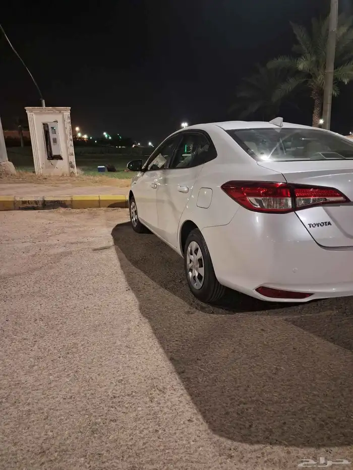 سيارة يارس للبيع السيارة نظيقه من الداخل والخارج استمارةوفحص 3