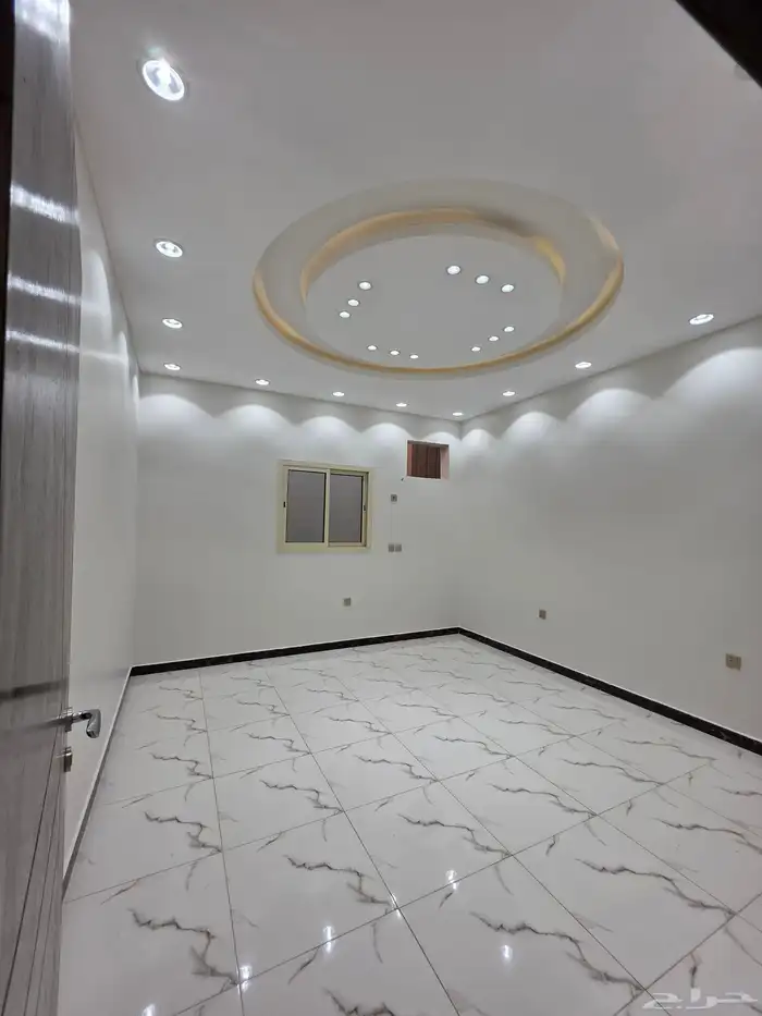 شقة دور اول بمخطط الموسى بخميس مشيط 5 غرف 2