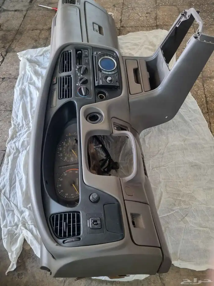 للبيع جميع قطع كامري 1996 اصلي بحاله جيده ديكورات 0عضلات 1