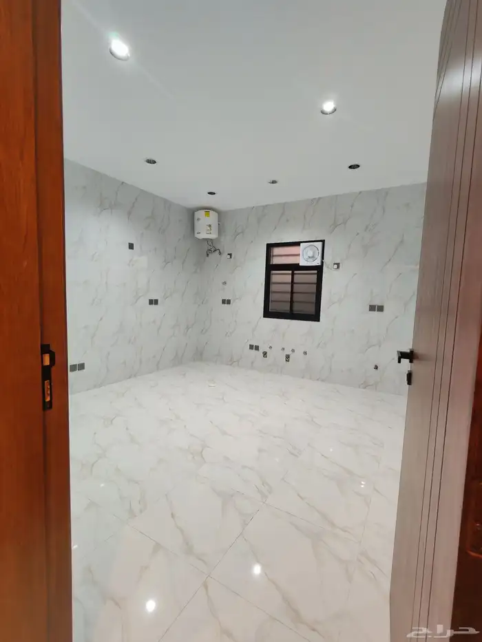 للبيع روف علوي مع ملحق وبايكه سياره ح النور بشمال الخميس 17