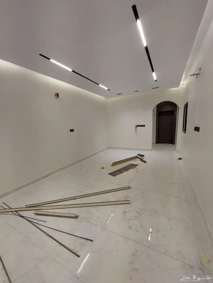 للبيع ملحق تمليك حي احد جديد 6 غرف وصالة ومطبخ و2سطح خاص 11