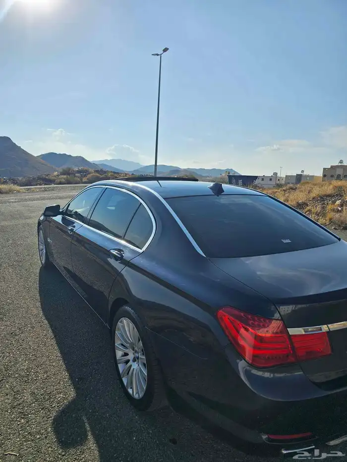 بي ام دبليو 2010 740li العداد 221500 1