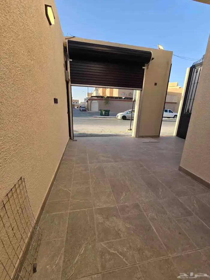 فلا دور علوي معا شقه للبيع حي زهره البديعه 900 الف 4