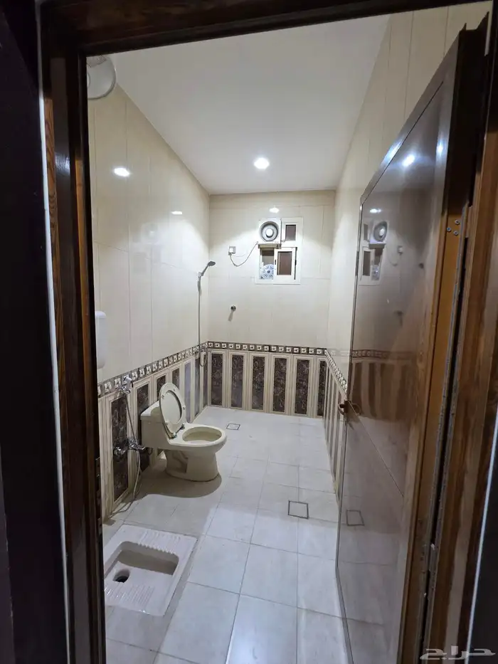 شقة دور اول بمخطط الموسى بخميس مشيط 5 غرف 4