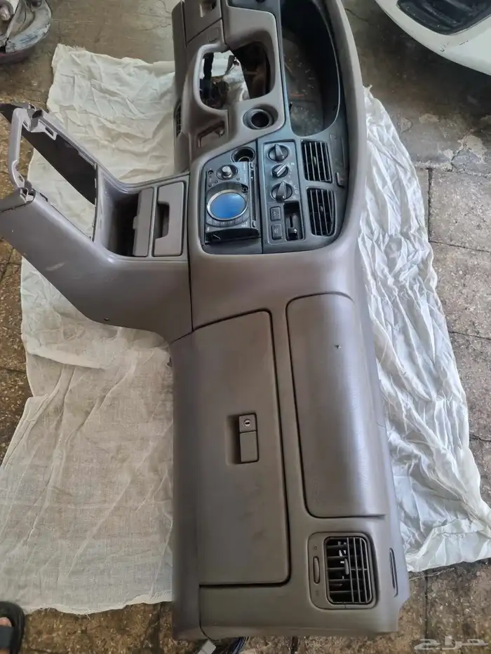 للبيع جميع قطع كامري 1996 اصلي بحاله جيده ديكورات 0عضلات 0