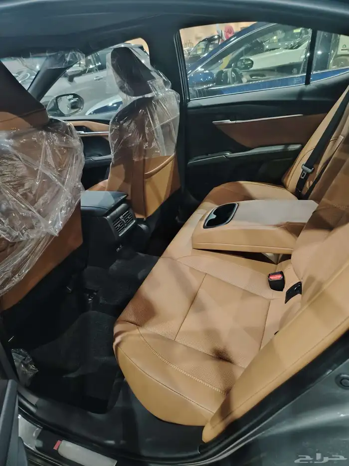 كامري جراندي البنزين باللون المميز التيتانيوم 2500 سي سي 7