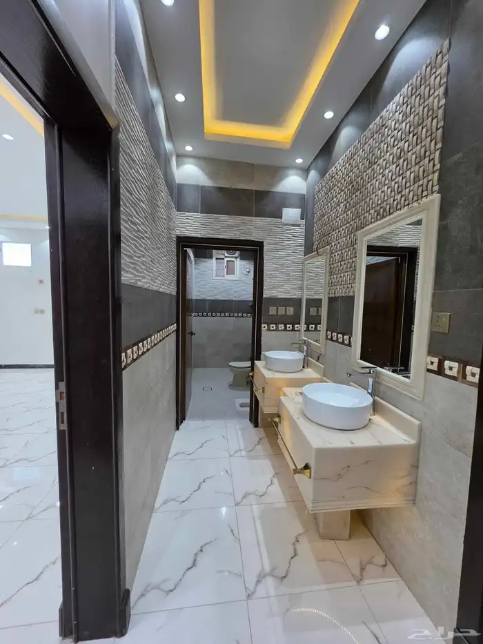 شقة دور اول بمخطط الموسى بخميس مشيط 5 غرف 10