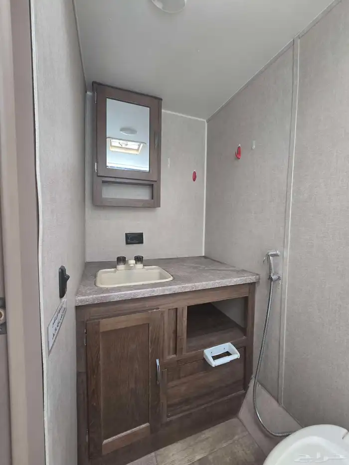 للبيع كرفان مع سيارة 6