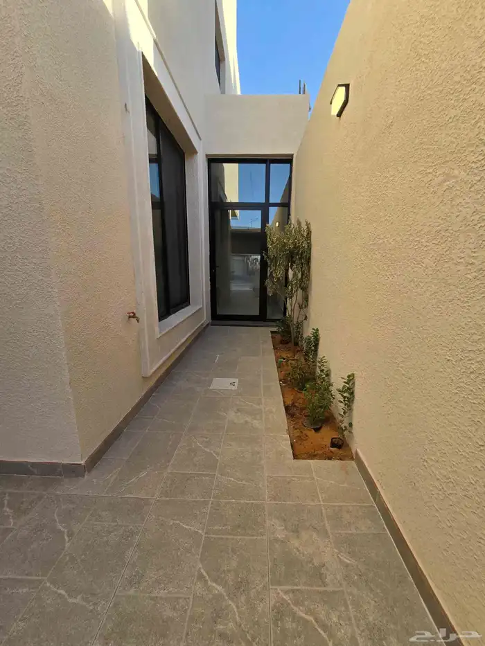 فلا دور علوي معا شقه للبيع حي زهره البديعه 900 الف 3