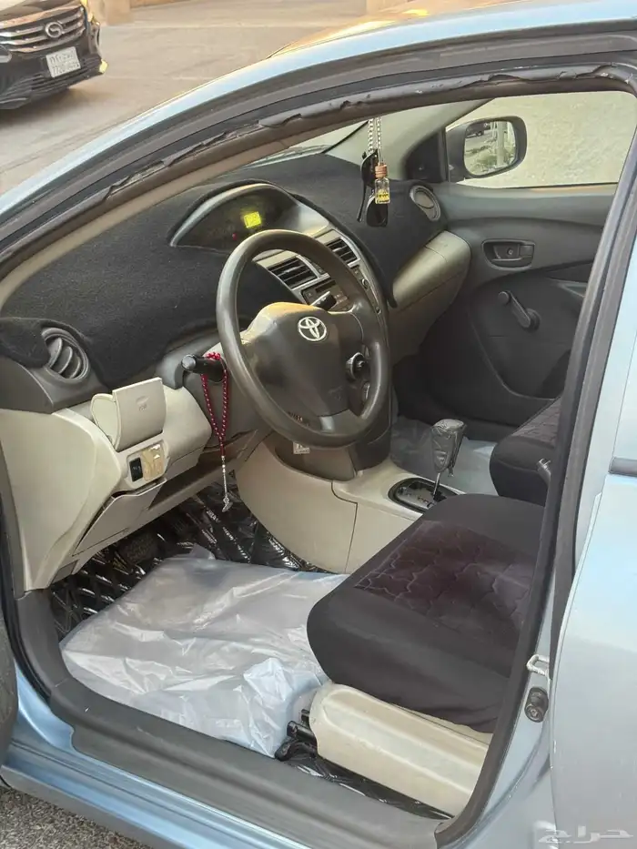 تيوتا ياريس 2012 3