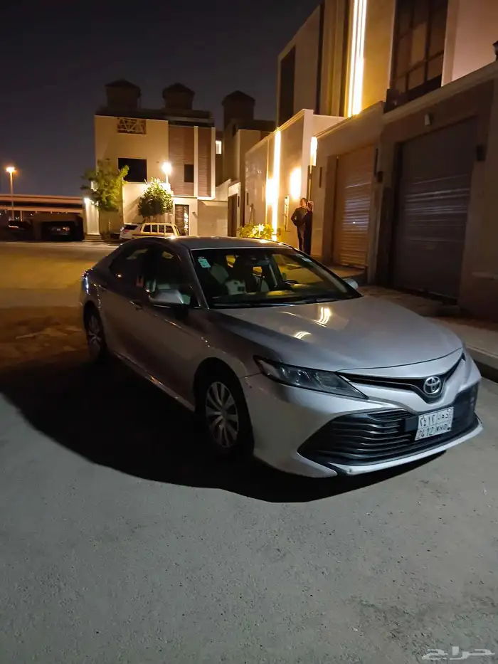 كامري موديل 2020 للبيع باقي عليها من البنك الراجحي الدفعة ال 1