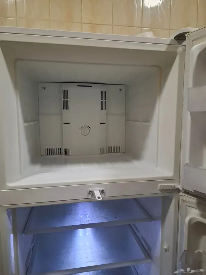 للبيع ثلاجه بحي الصحافه 650ريال 0