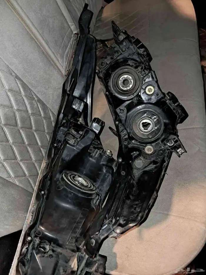 للبيع شمعات امامي كورولا 2014 بحاله ممتا اليمين واليسار صيني 3