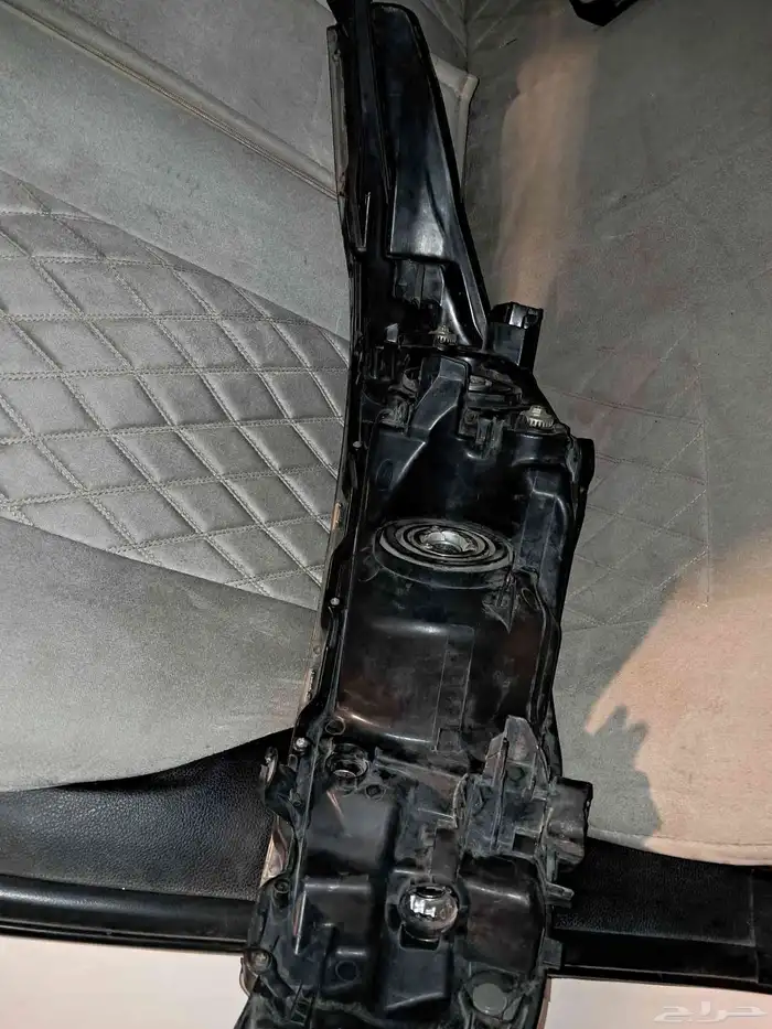 للبيع شمعات امامي كورولا 2014 بحاله ممتا اليمين واليسار صيني 0