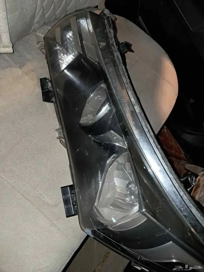 للبيع شمعات امامي كورولا 2014 بحاله ممتا اليمين واليسار صيني 2