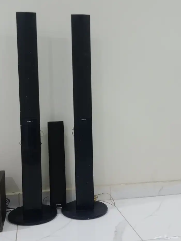 مسرح منزلي كامل معه ثلاث سماعات سوني زياده 1