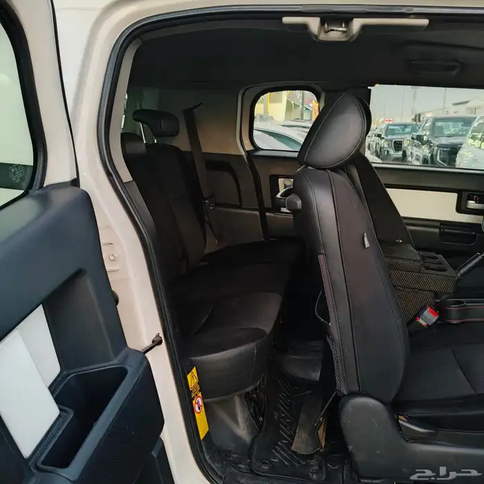 تويوتا اف جي ابيض موديل 2012 تم البيع 15