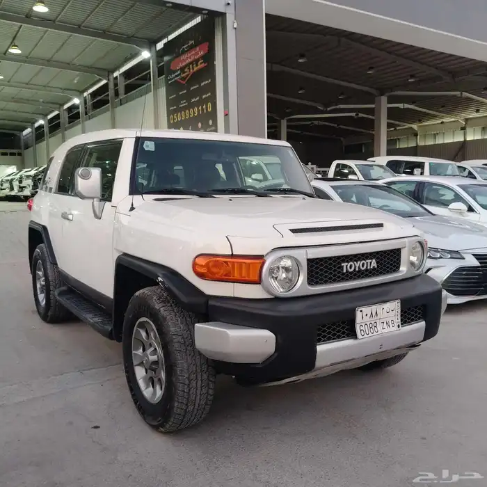 تويوتا اف جي ابيض موديل 2012 تم البيع 1