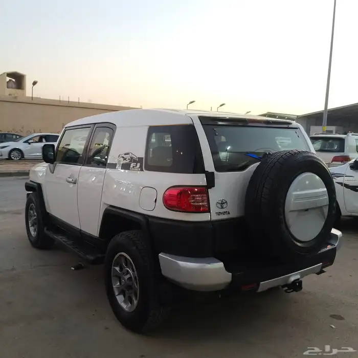 تويوتا اف جي ابيض موديل 2012 تم البيع 3