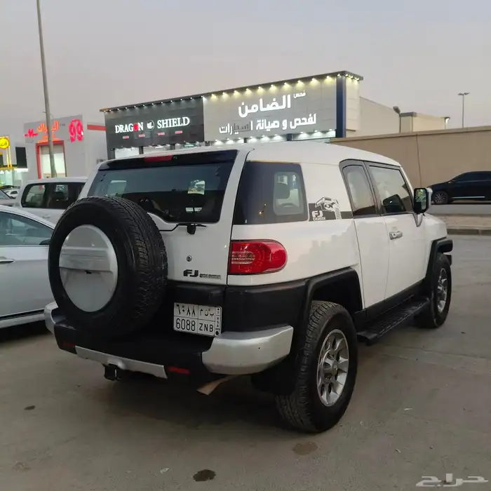 تويوتا اف جي ابيض موديل 2012 تم البيع 5