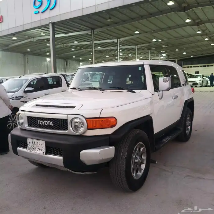 تويوتا اف جي ابيض موديل 2012 تم البيع 2