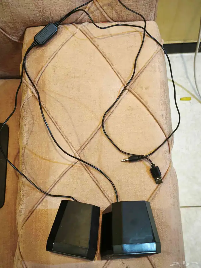 شاشه 19بوصه قيمنق و مكبر صوت 7