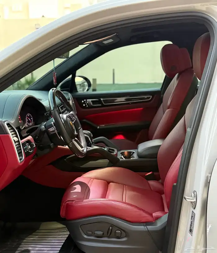 بورش كايين GTS موديل 2022 على الضمان 19