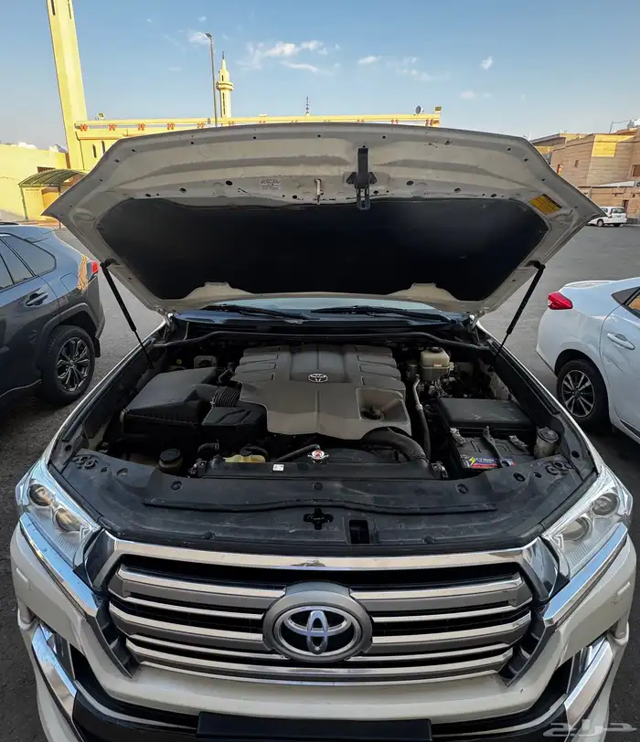 لاندكروزر 2019 فل كامل للبيع 11