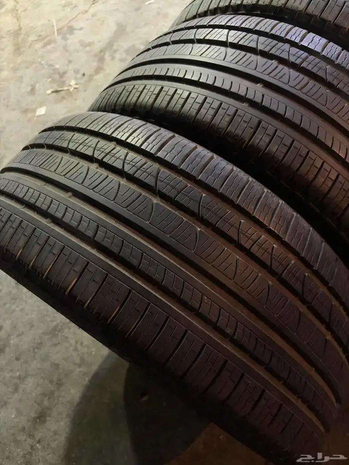 275 40 22 بريلي رنج روفر 8