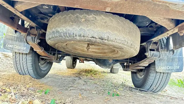 لاندكروزر موديل 83 3