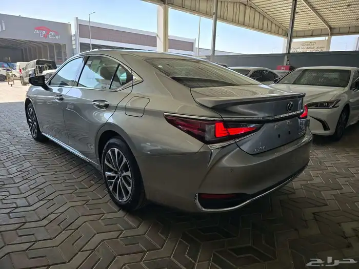 لكزس ES250 AA استاندر الساير موديل 2025 11