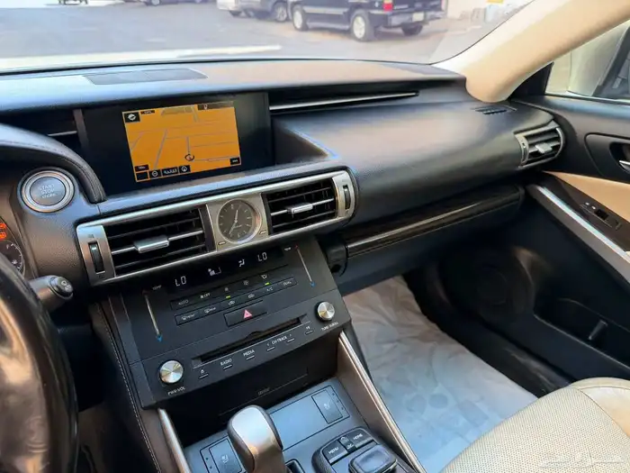 لكزس 2015 is350 فل كامل سعودي 12