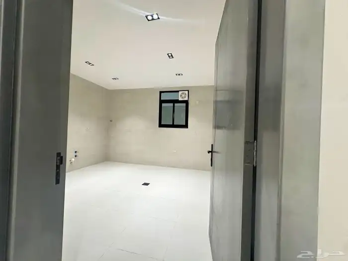 للبيع شقق ارضية وعلويه موقع مميز قريب من جميع الخدمات 19