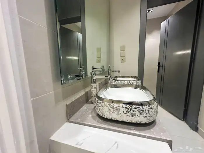 للبيع شقق ارضية وعلويه موقع مميز قريب من جميع الخدمات 31