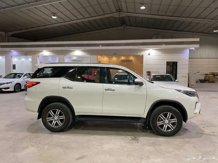 للبيع فورتشنر 2022 سعودي 6 سلندر VX1 5