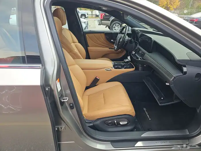 لكزس ls500 مديل 2021 4