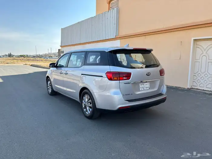 كيا كرنفال للبيع أو للإيجار 8