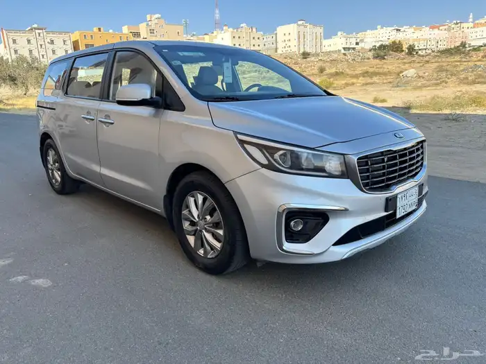 كيا كرنفال للبيع أو للإيجار 2