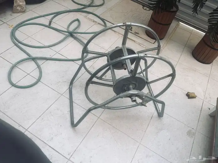 للبيع مكيف وسيكل اثنين وطاولتين وشجر صناعي 2