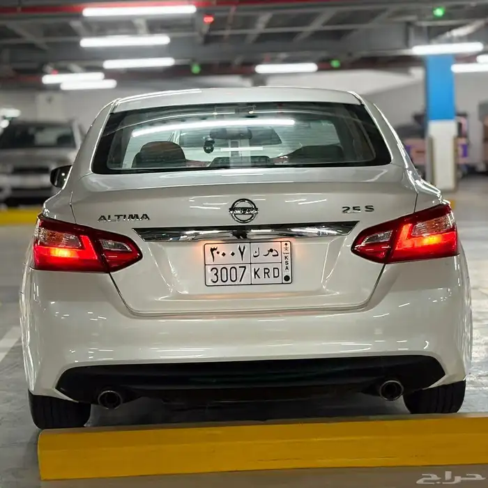 Nissan التيما 2017 قمة النظافة 10