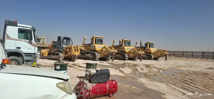 يوجد لدينا بلدوزرات للايجار الشهري او اليومي. 0