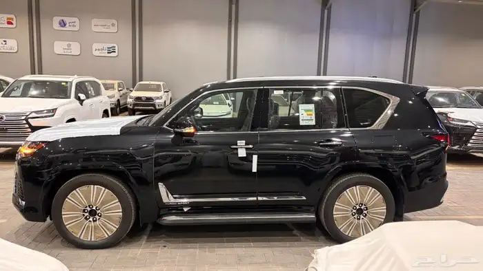 لكزس LX600 2025 اسود 9