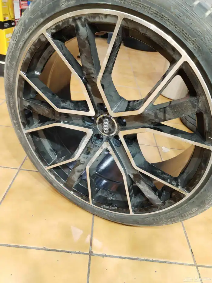 جنوط وكاله أودي وكفرات هنكوك مقاس 275.. 35..21 5